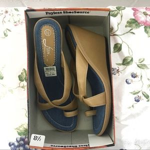Sale🛍Payless shoe source women's 8.5 wedge sandal